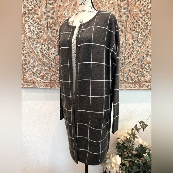 The Limited Gray & White Classy Open Front Long Cardigan w/ Pockets- size S - Picture 4 of 12